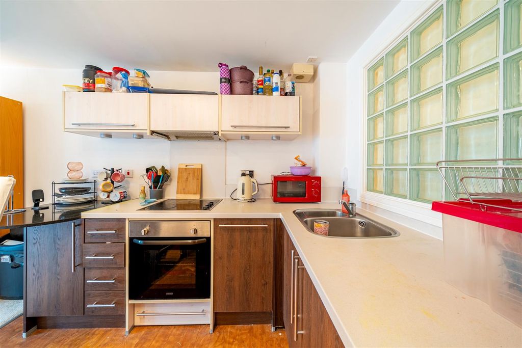 2 bed flat for saleThe Arena, Standard Hill, Nottingham NG1 photo 5