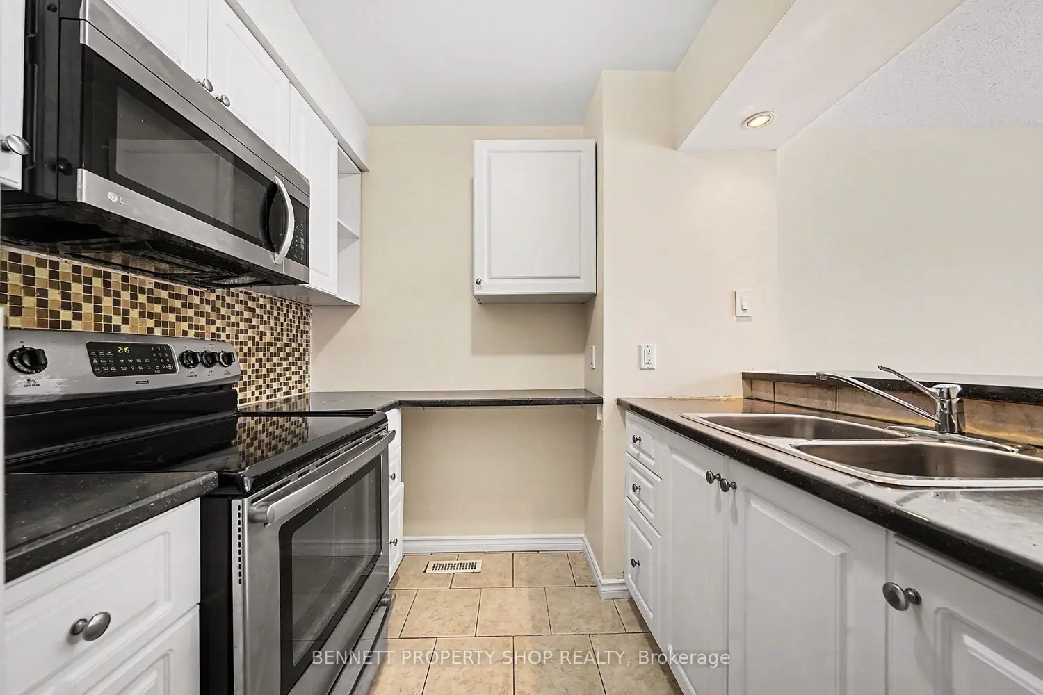 Additional image 5 of 2570 Southvale Crescent 22