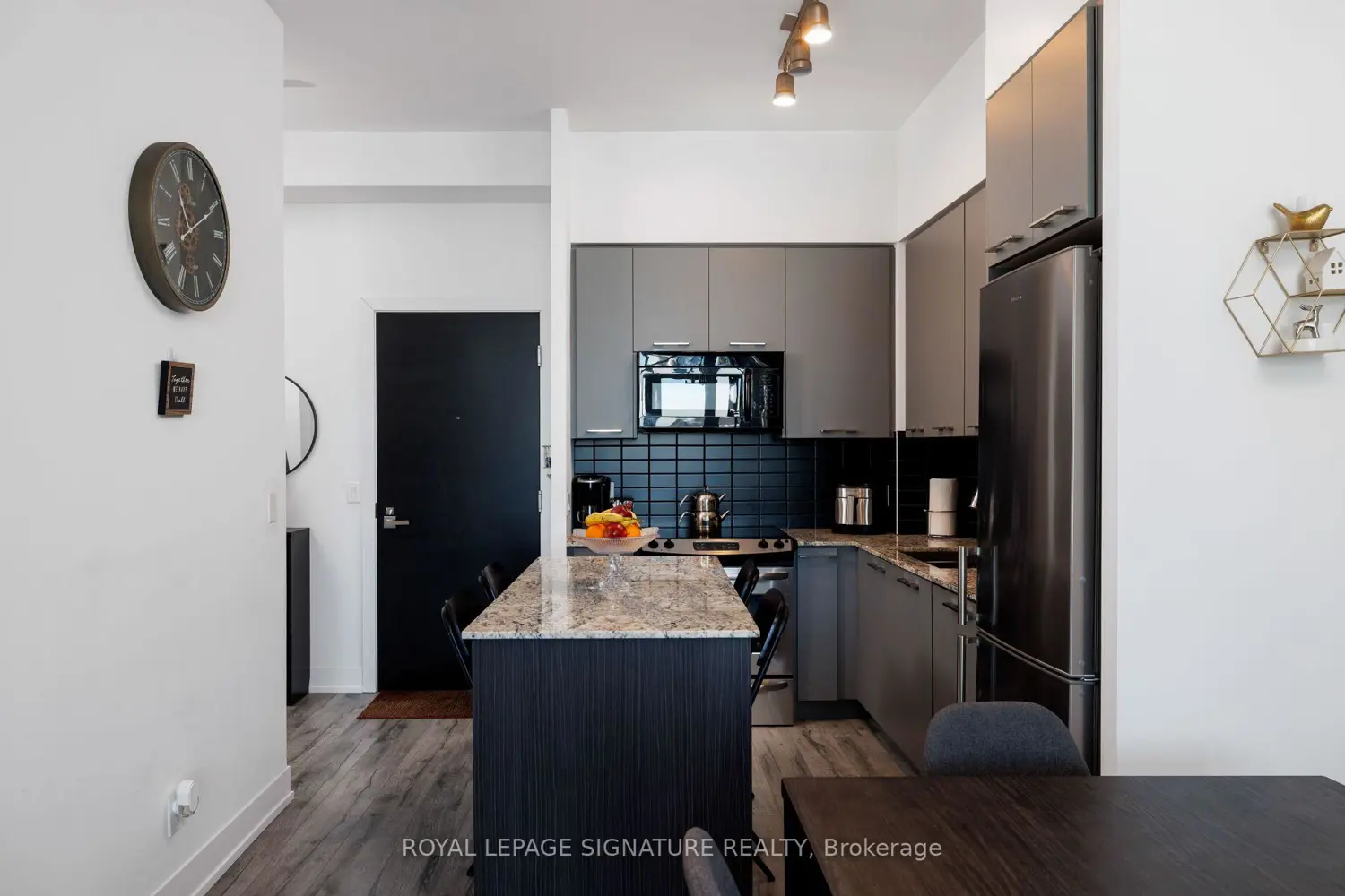 Additional image 2 of 9471 Yonge Street 332