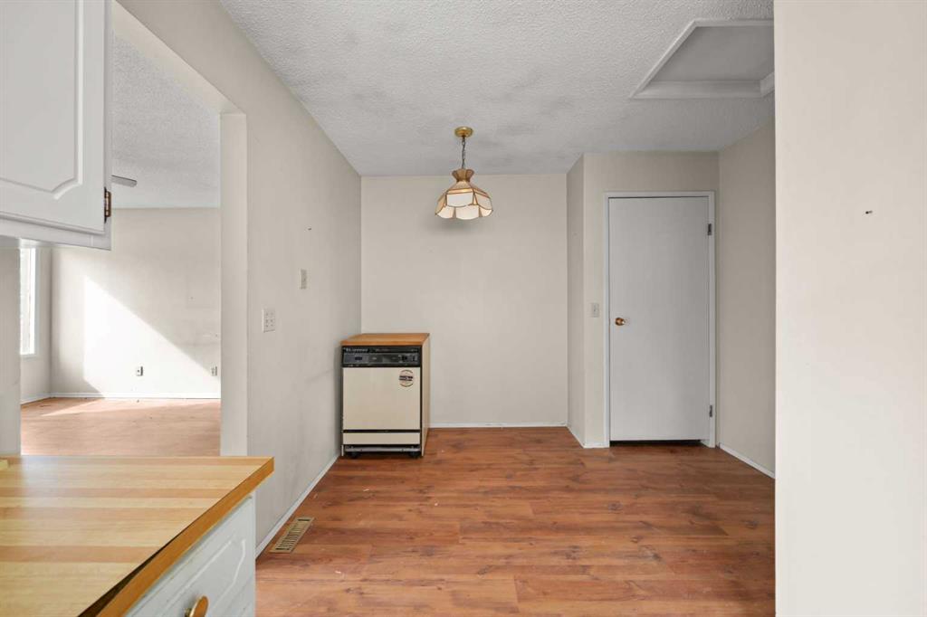 Additional image 6 of 151 Deerview Court SE, Calgary, AB, T2J 6B6