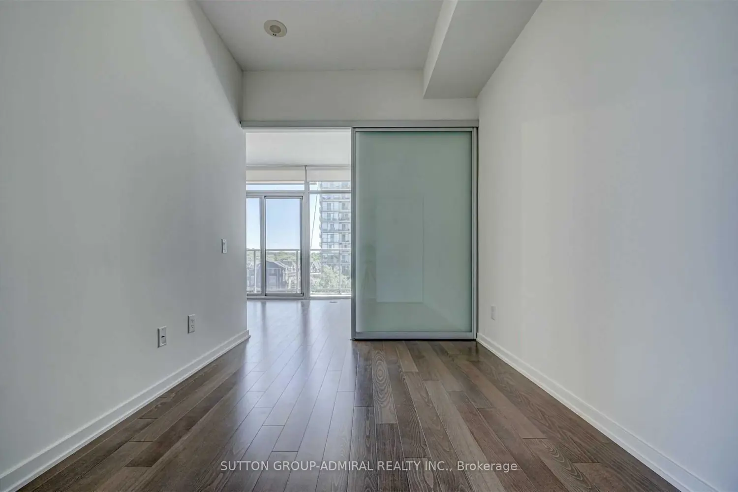 Additional image 10 of 105 The Queensway Avenue 413