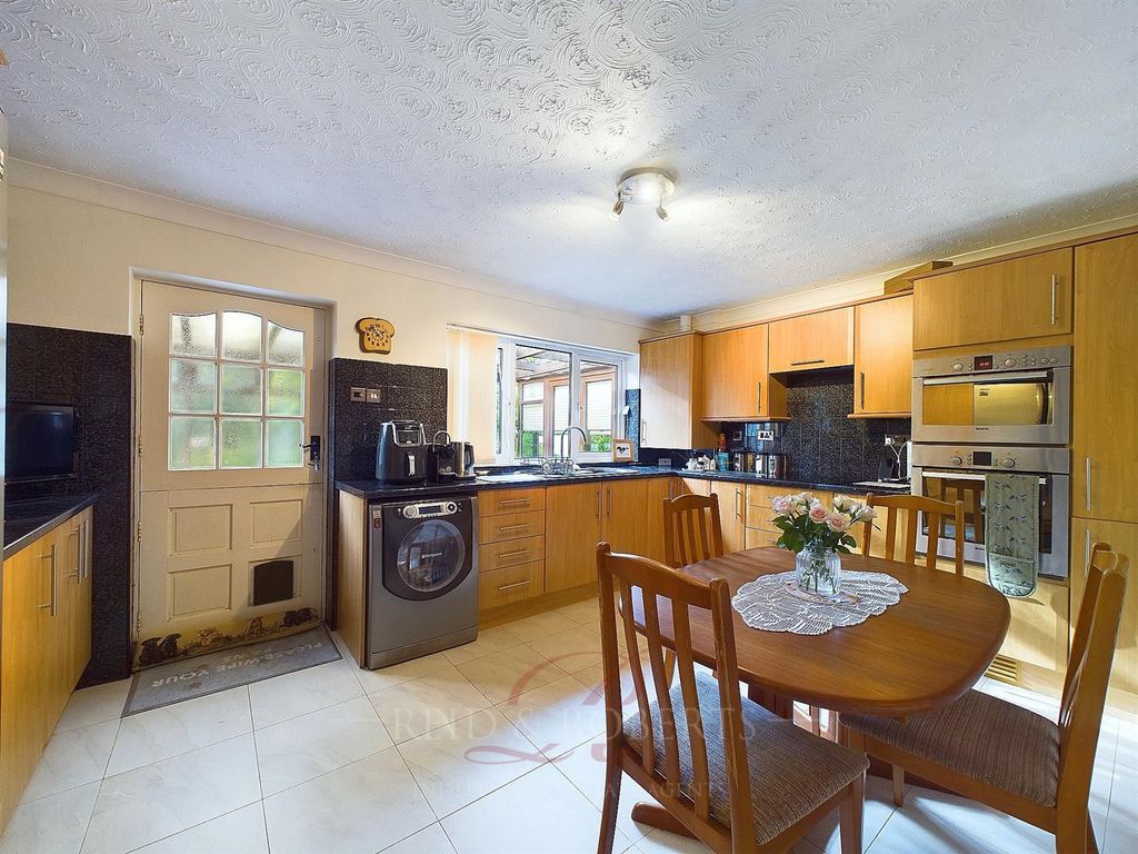 4 bed detached bungalow for saleMonastery Road, Pantasaph CH8 photo 5