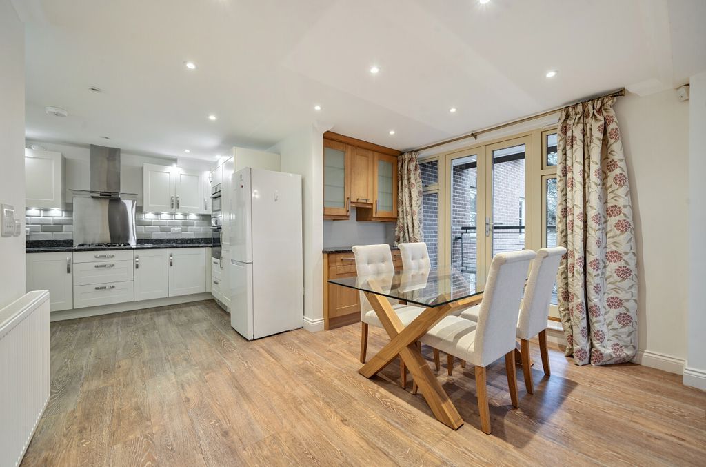 Additional image 3 of 3 bed flat for saleMilesdown Place, Winchester, Hampshire SO23