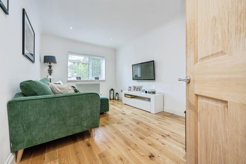 Additional image 5 of Mount Drive, Park Street, St. Albans