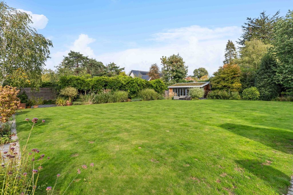 Additional image 67 of 6 bed detached house for saleRoundwood Avenue, Hutton Mount, Brentwood CM13