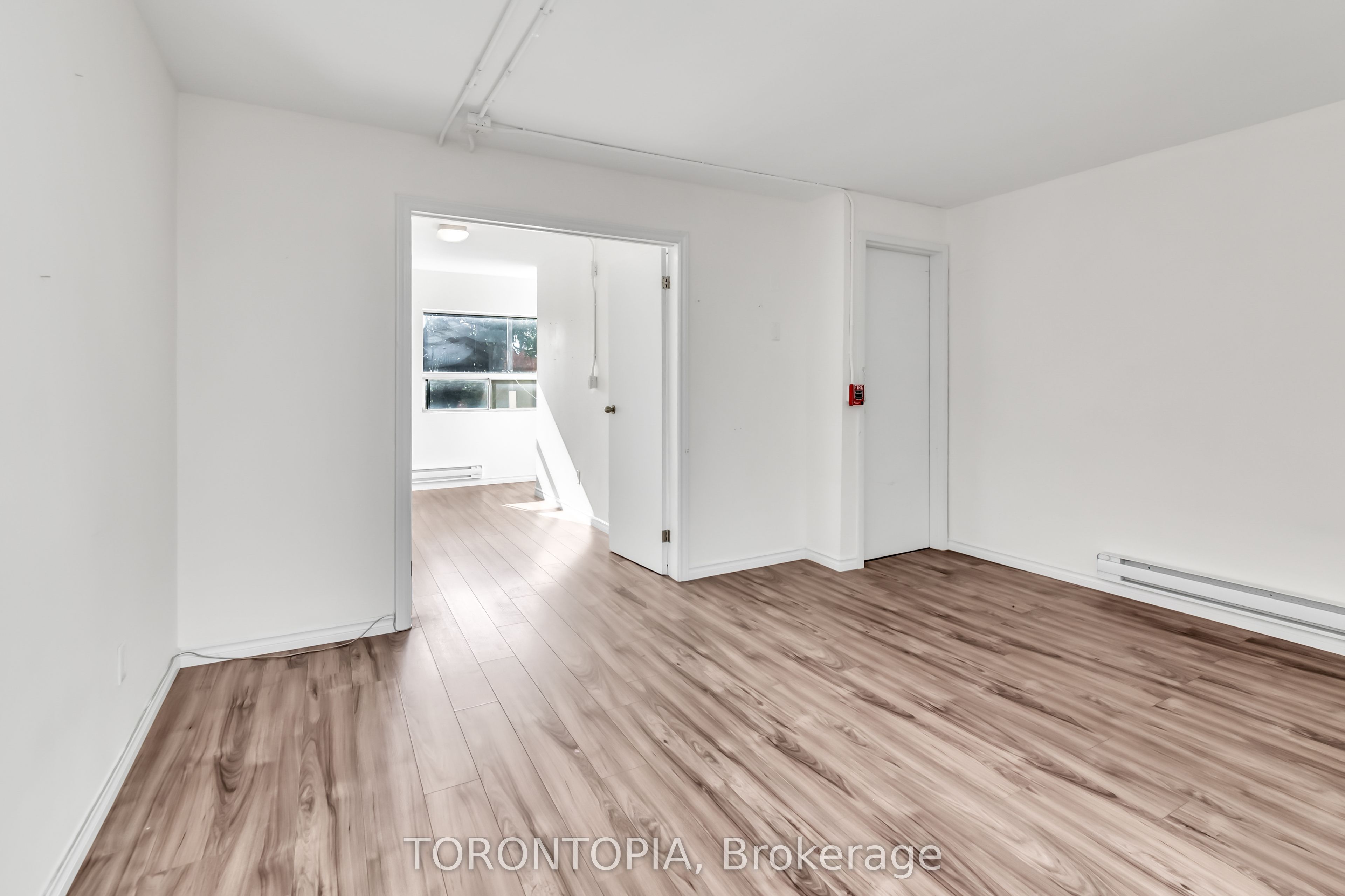 Additional image 5 of 3-821A Bloor Street W, Toronto, ON, M6G 1M1