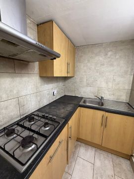 Ilford IG3, Studio to rent