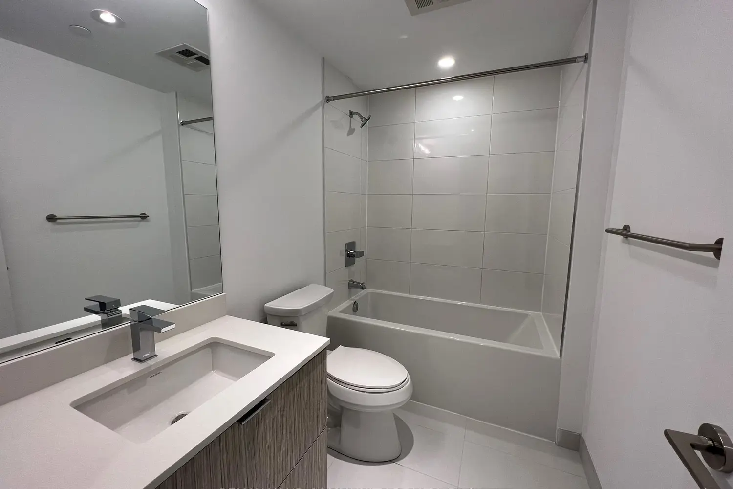 Additional image 6 of 395 Bloor Street 2601
