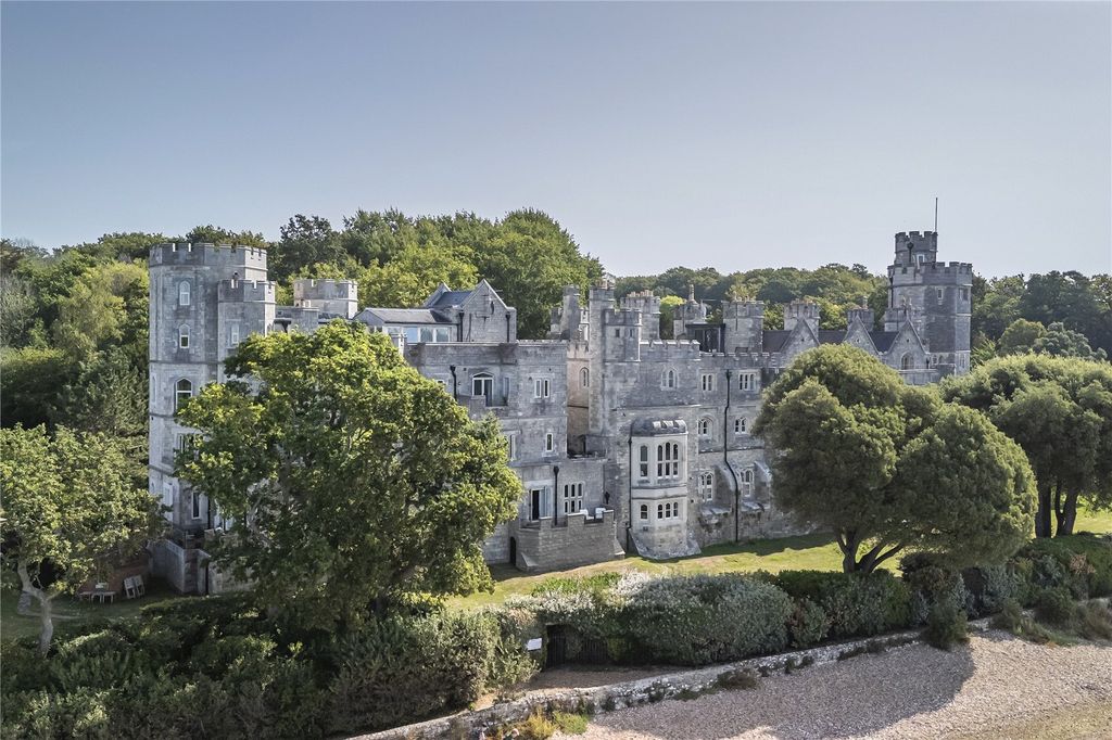 2 bed flat for saleAbbey Hill, Netley Abbey, Southampton, Hampshire SO31