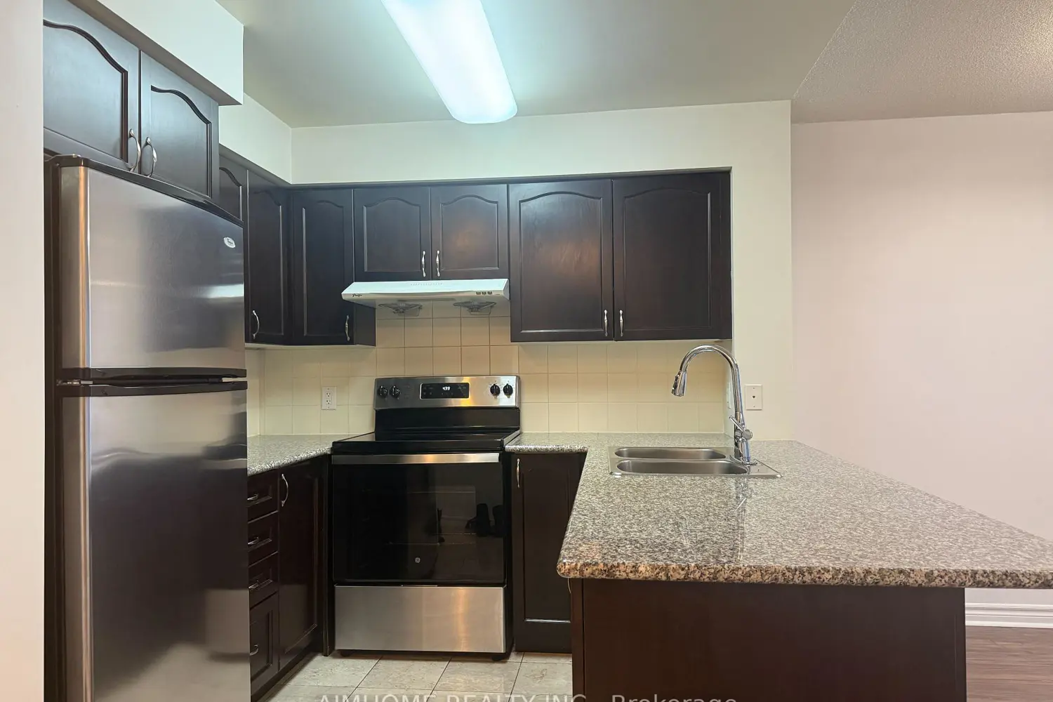 Additional image 7 of 35 Hollywood Avenue 711