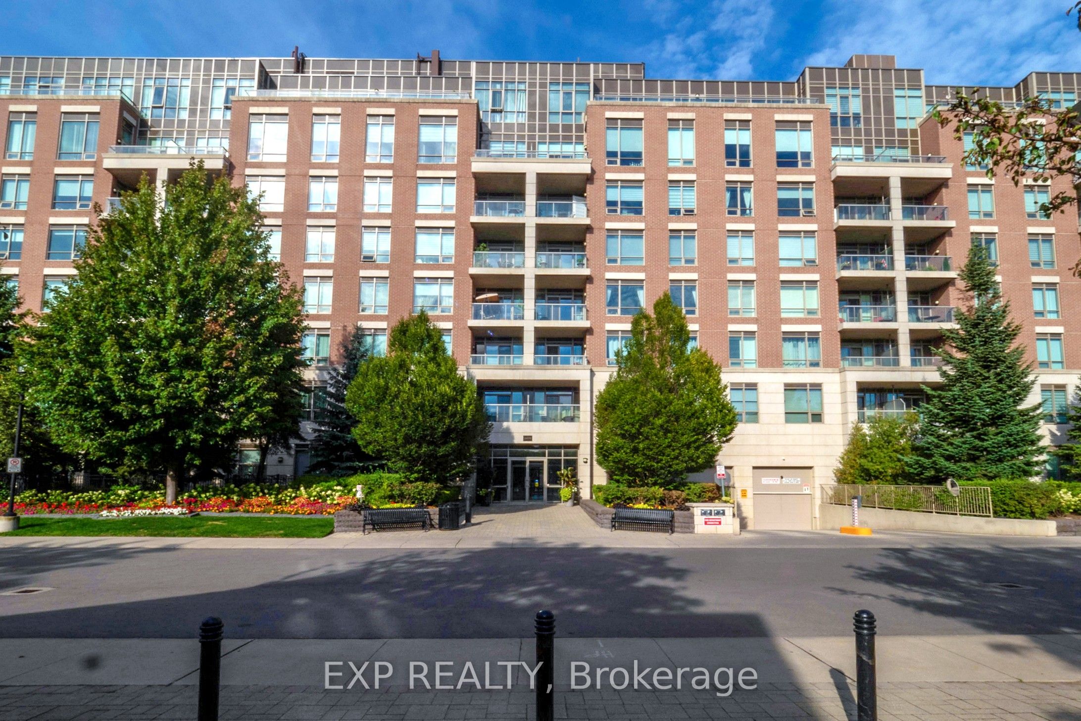 Additional image 3 of 201-2470 Prince Michael Drive, Oakville, ON, L6H 0G9