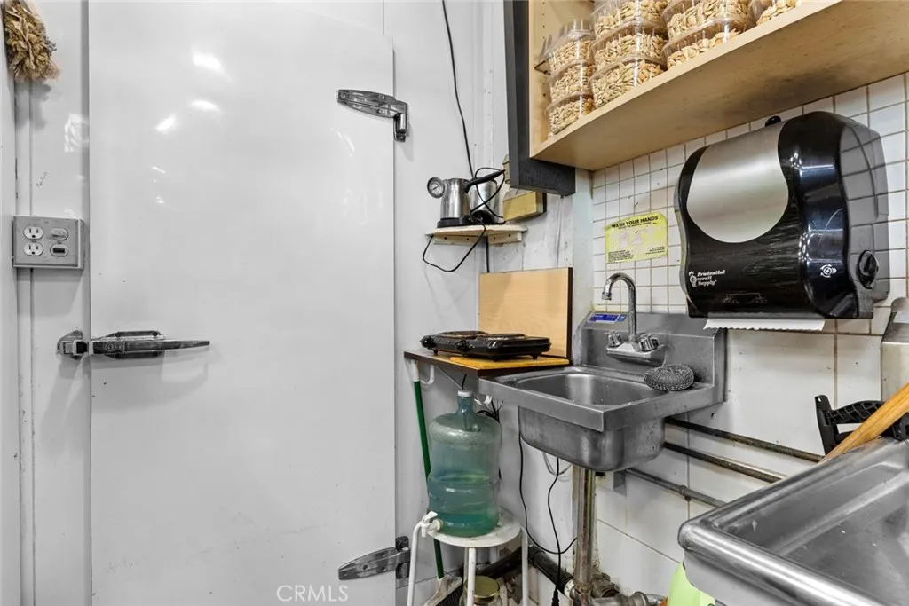 Additional image 58 of 906 S Gkenoaks Boulevard, Burbank, CA 91502