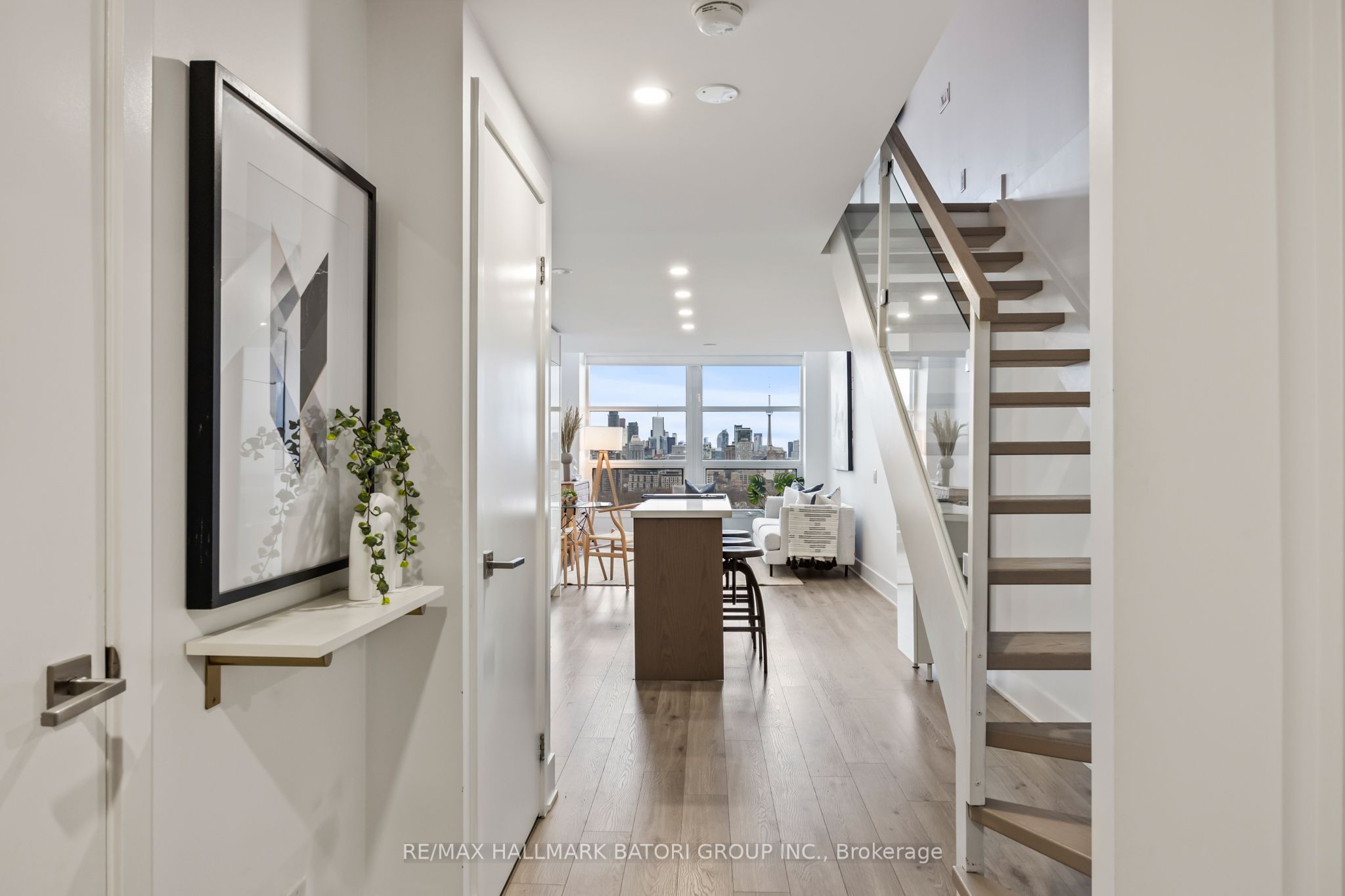 Primary image of 919-111 St Clair Avenue W, Toronto, ON, M4V 1N5