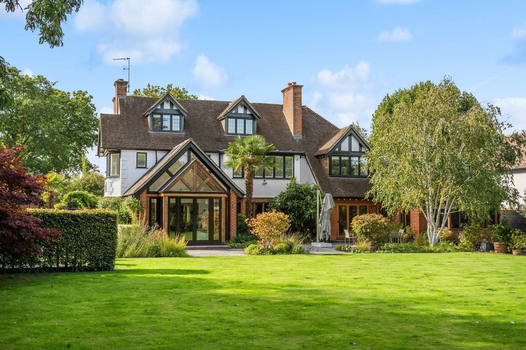 Additional image 4 of 6 bed detached house for saleRoundwood Avenue, Hutton Mount, Brentwood CM13