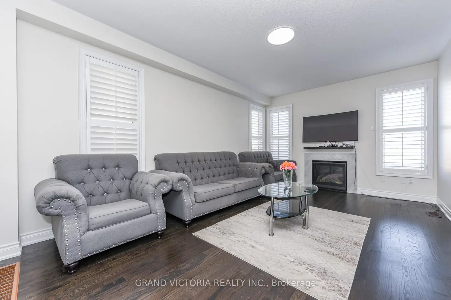 Additional image 5 of 4 Mussle White Road