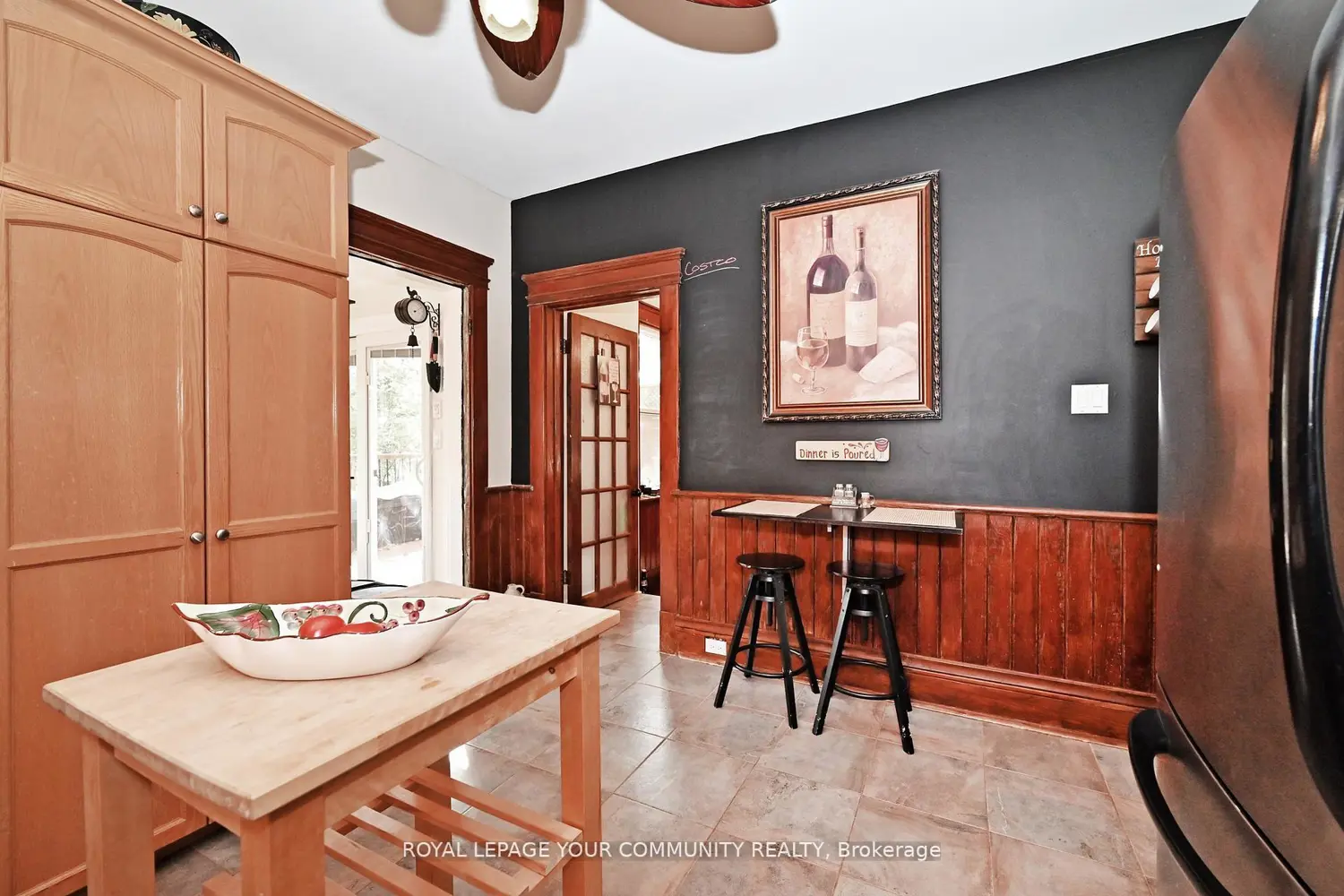 448 Timothy Street photo 4