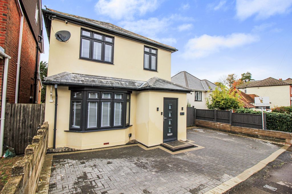 3 bed detached house for saleHillside Avenue, Bitterne Park SO18