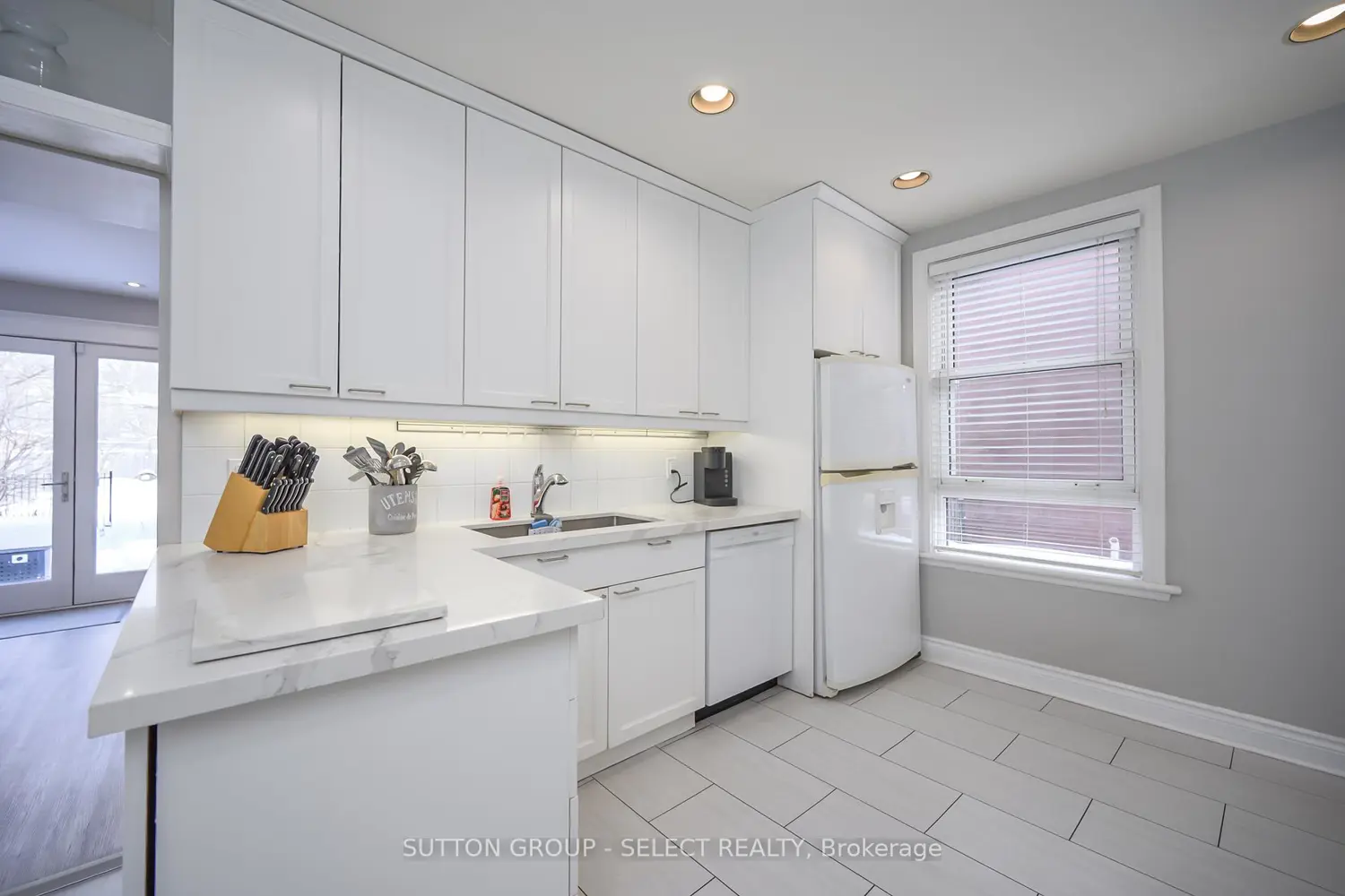 908 Maitland Street photo 4