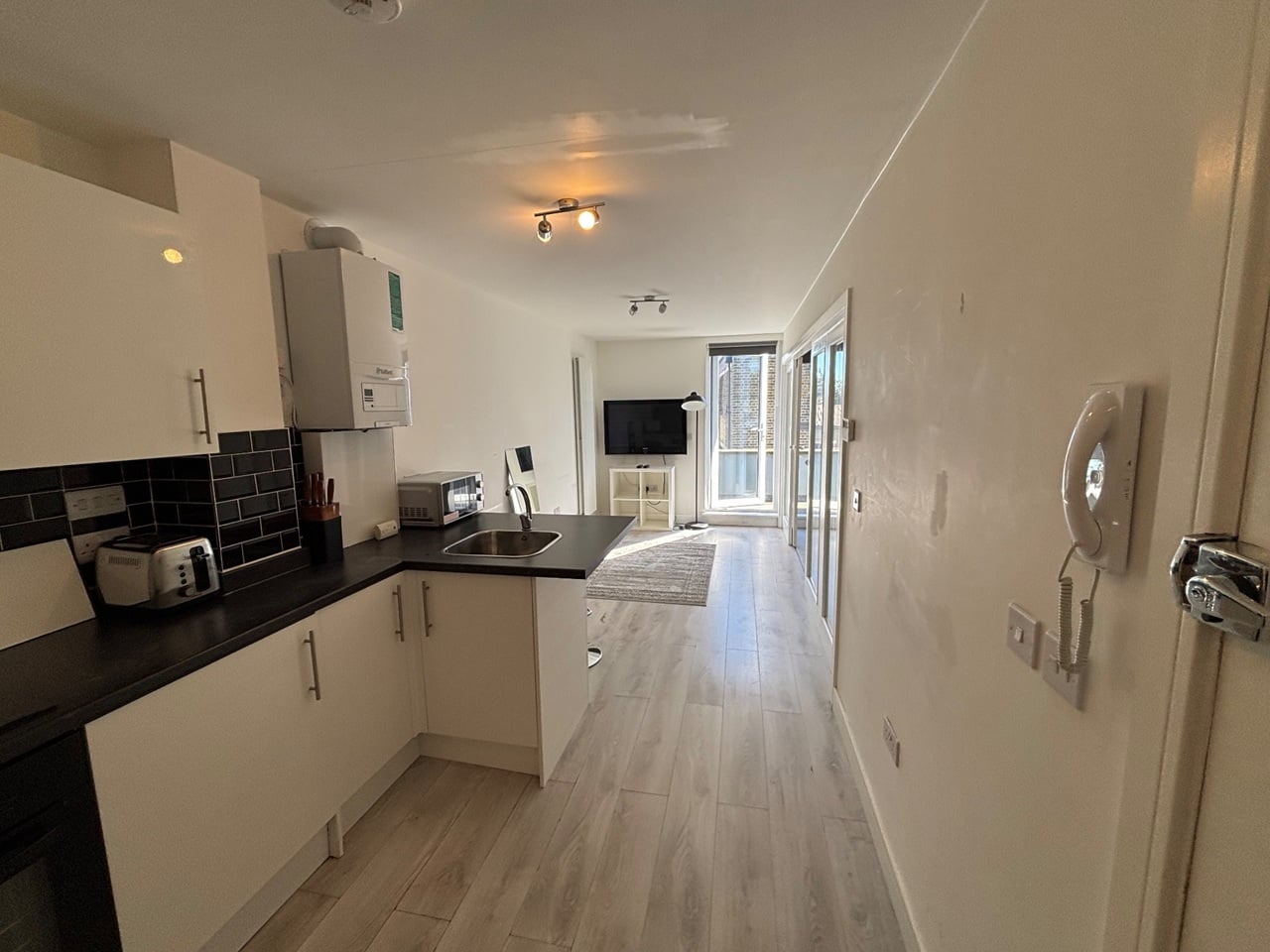 1 Bed Flat, Kingsland Road, E8, N1 7GU