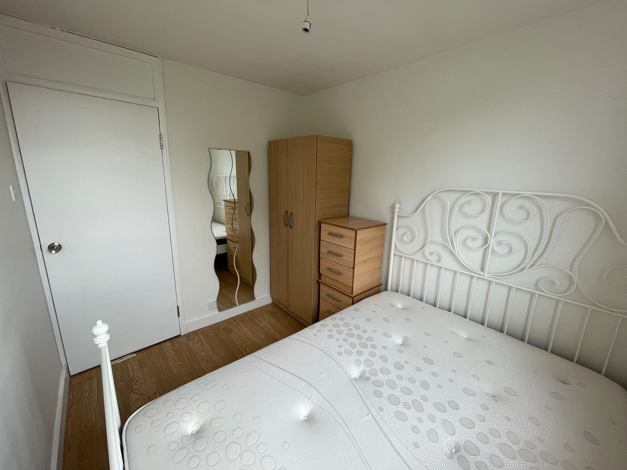 Additional image 5 of Room in a Shared Flat, Blomfield Court, SW11, N1 7GU