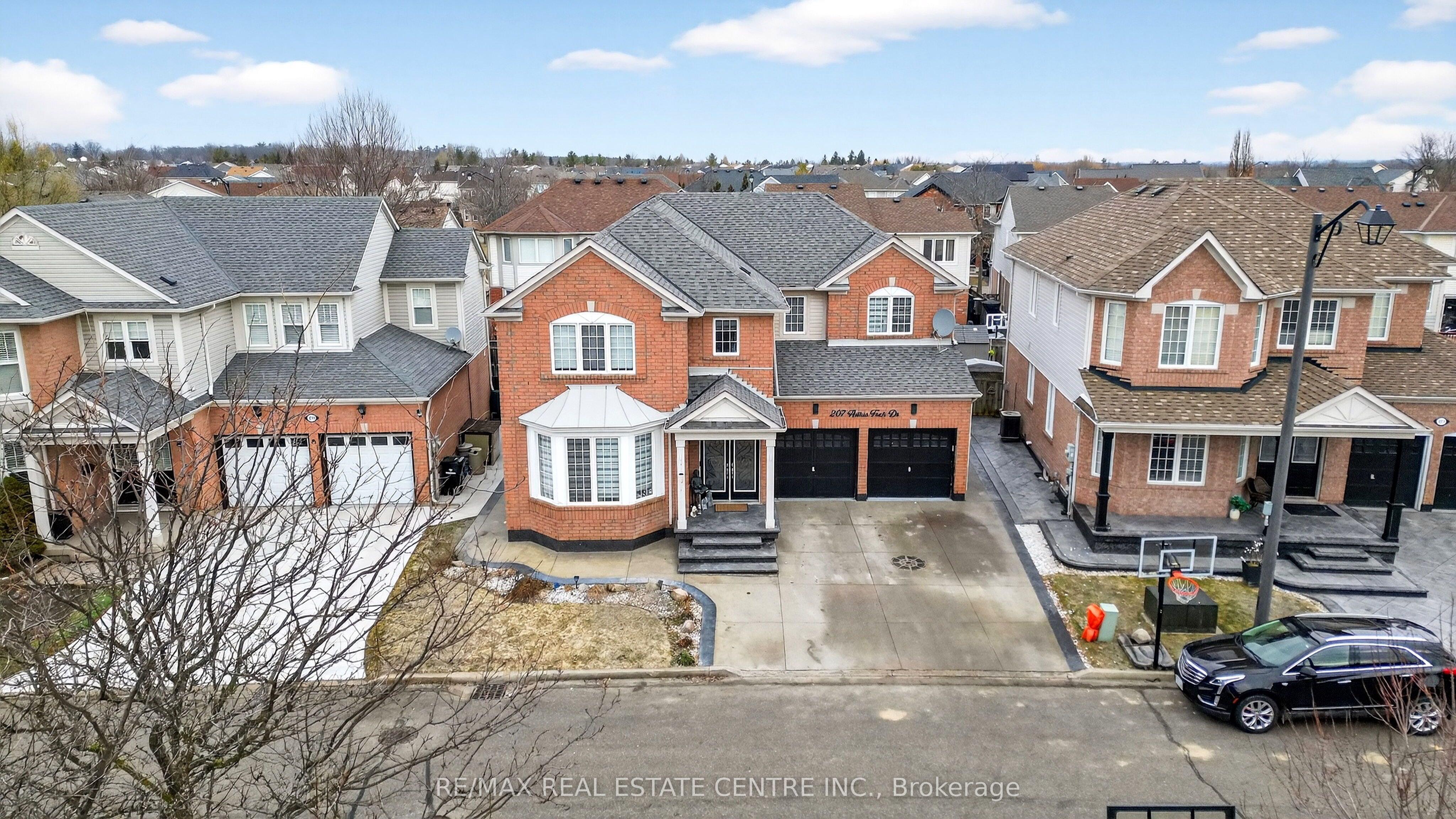 207 Arthur Fach Drive, Cambridge, ON, N1T 2G2