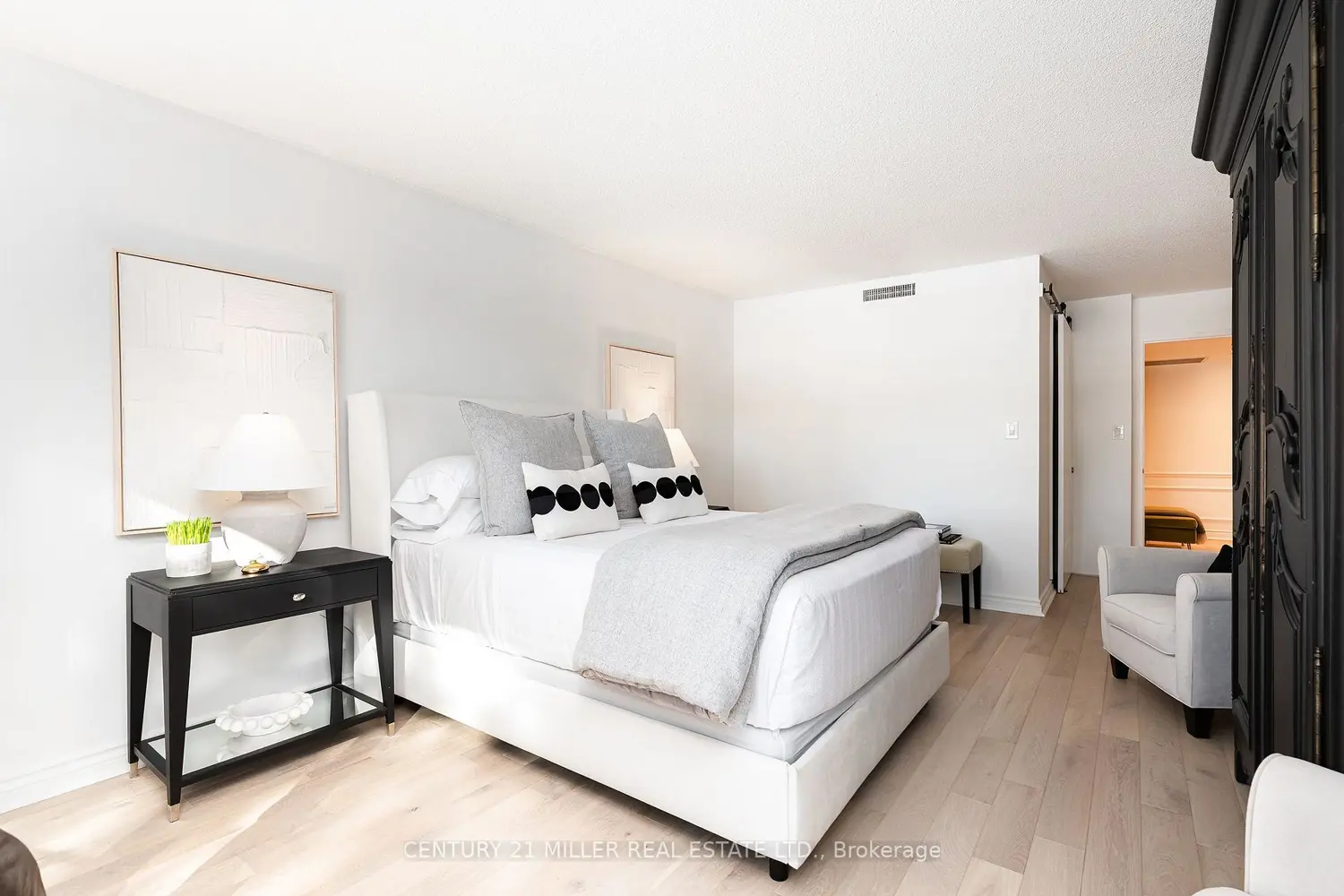 Additional image 11 of 100 Lakeshore Road 201