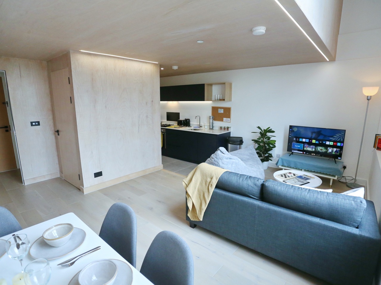 2 Bed Flat, Spinners Way, M15, N1 7GU