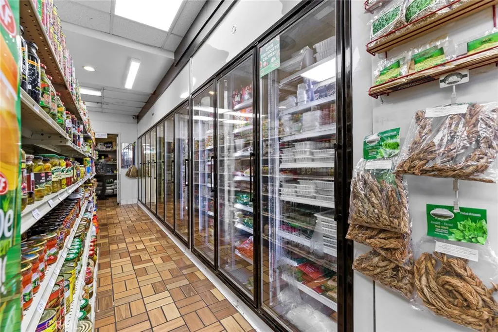 Additional image 10 of 906 S Gkenoaks Boulevard, Burbank, CA 91502