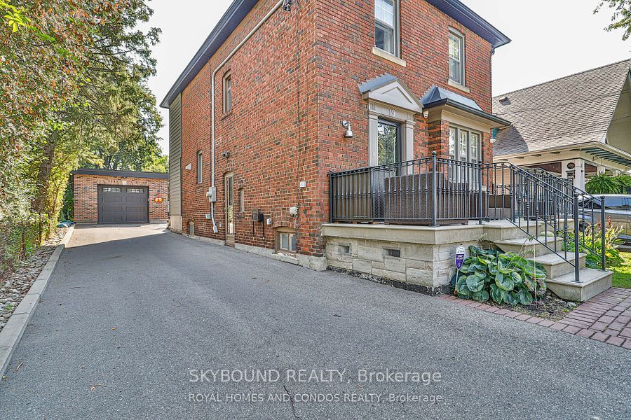 Lower-19 Midburn Avenue, Toronto, ON, M4C 2C8