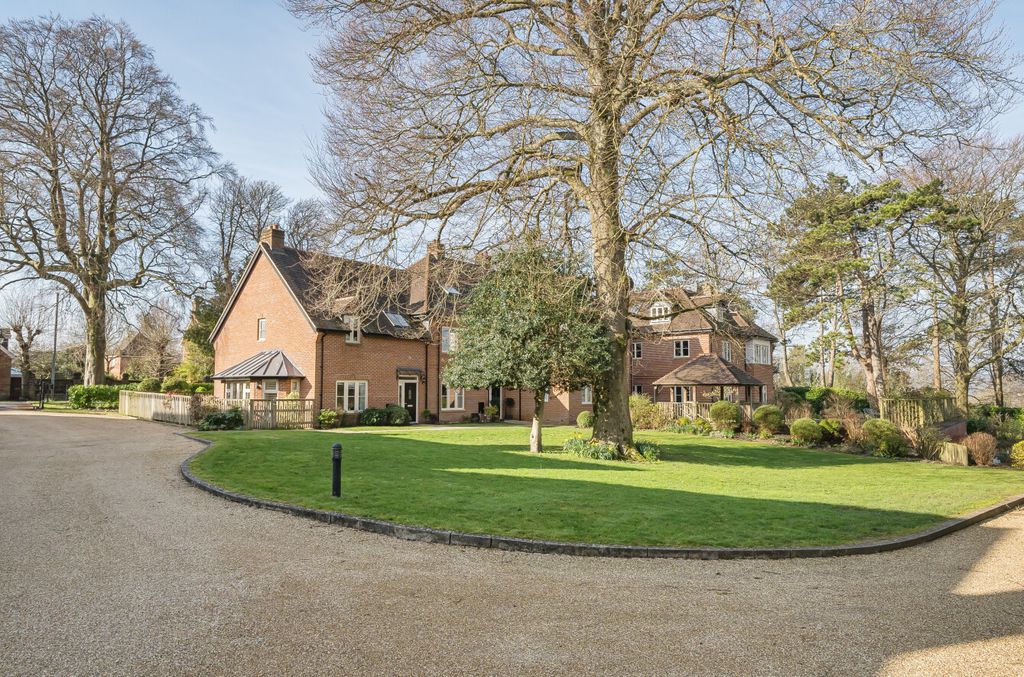 Additional image 11 of 3 bed flat for saleMilesdown Place, Winchester, Hampshire SO23