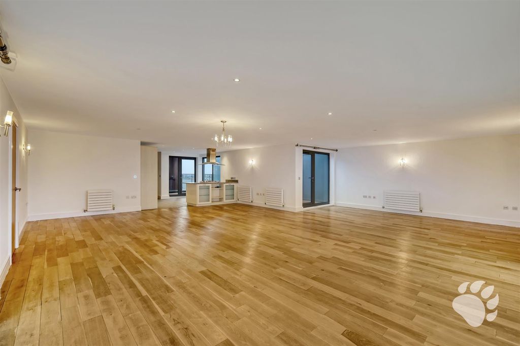 3 bed flat for saleParade Walk, Garrison Beachfront, Shoeburyness SS3 photo 5