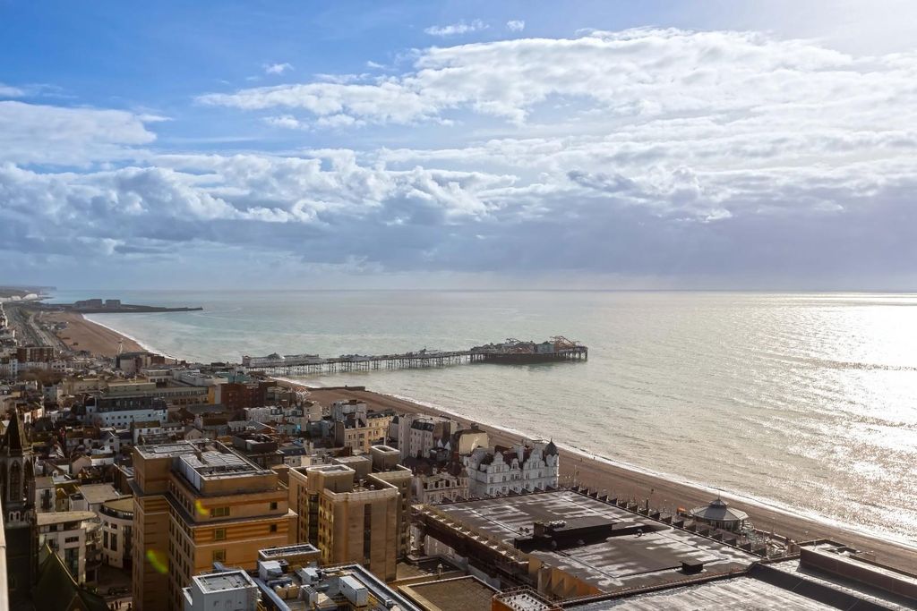 4 bed flat for saleRussell Square, Brighton BN1