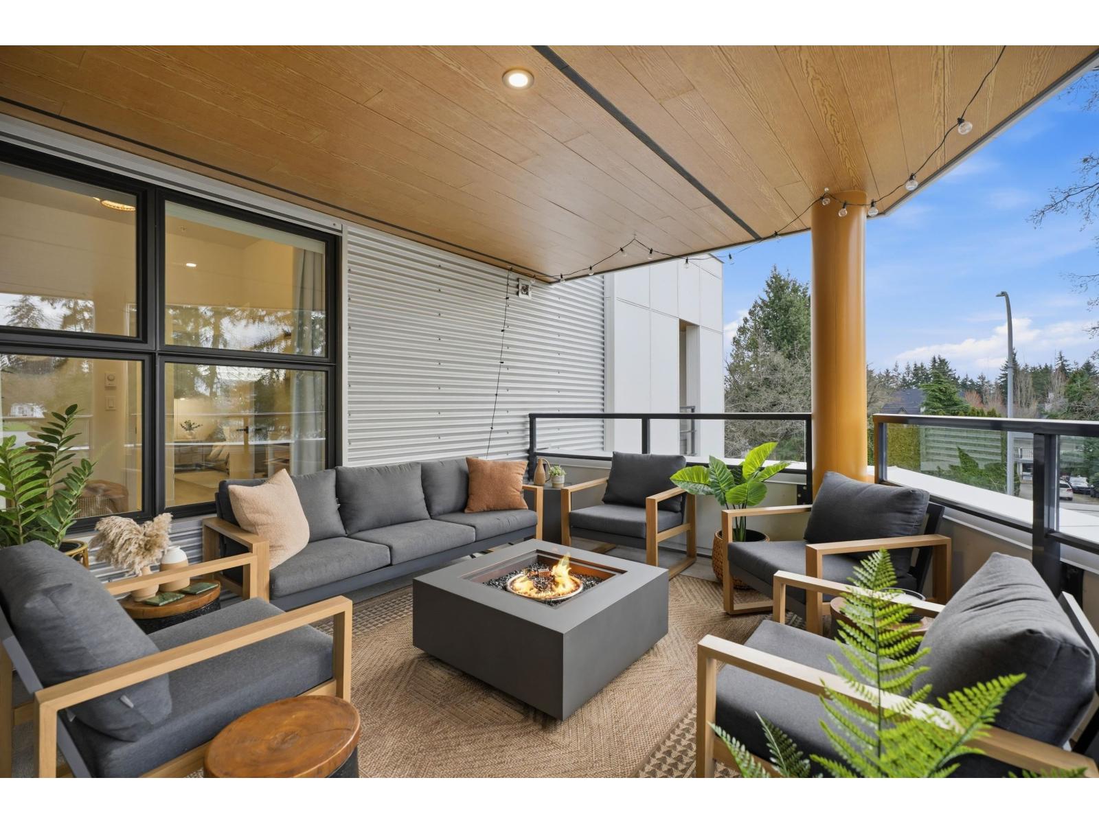 Primary image of 338 2635 KING GEORGE BOULEVARD