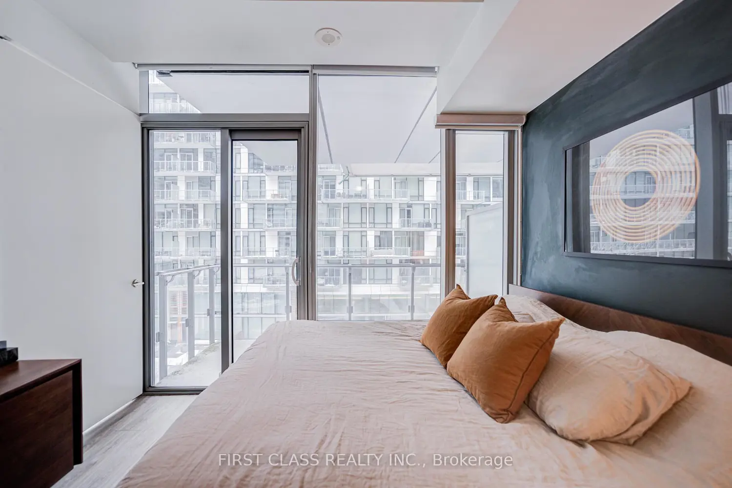 Additional image 9 of 39 Queens Quay 402