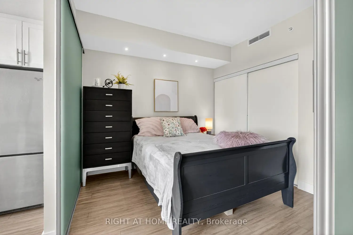 Additional image 10 of 118 Holmwood Avenue 806