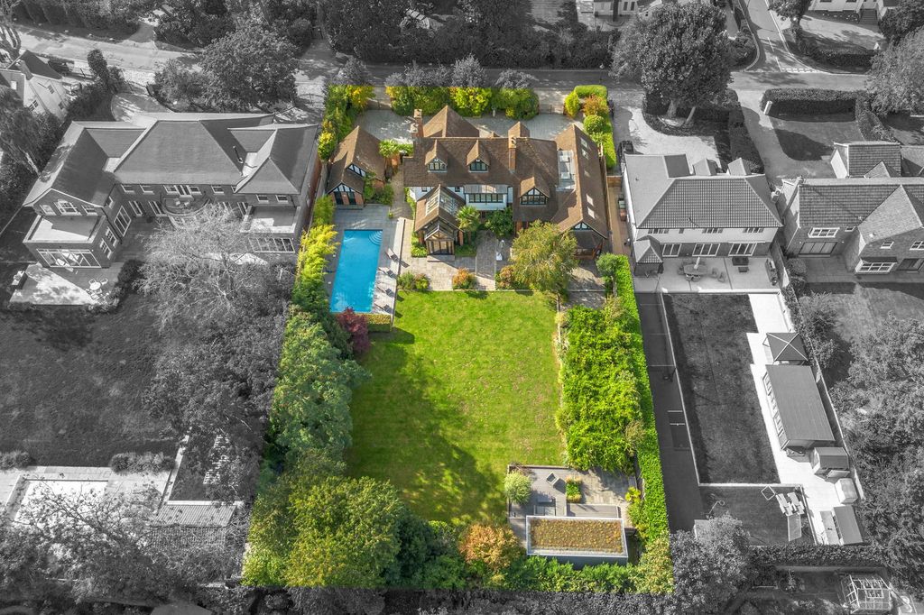 Additional image 86 of 6 bed detached house for saleRoundwood Avenue, Hutton Mount, Brentwood CM13