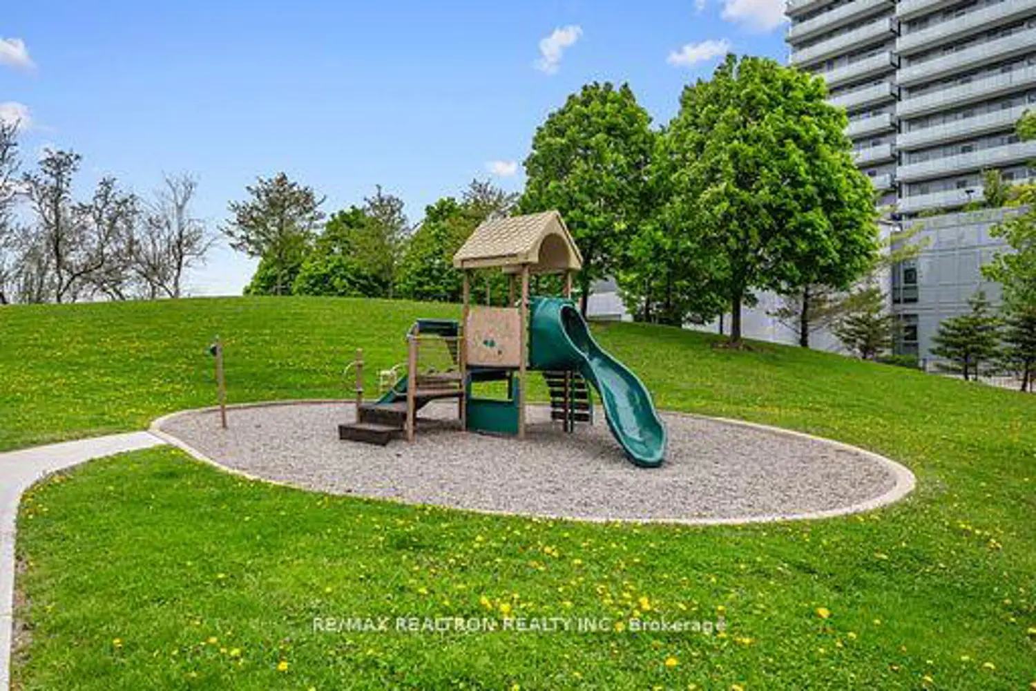 Additional image 18 of 39 Oneida Crescent 720