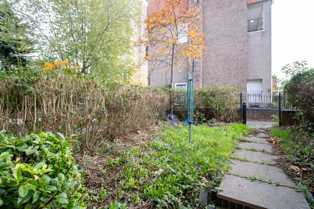 2 bed maisonette for salePegasus Close, Highfields LE2 photo 5