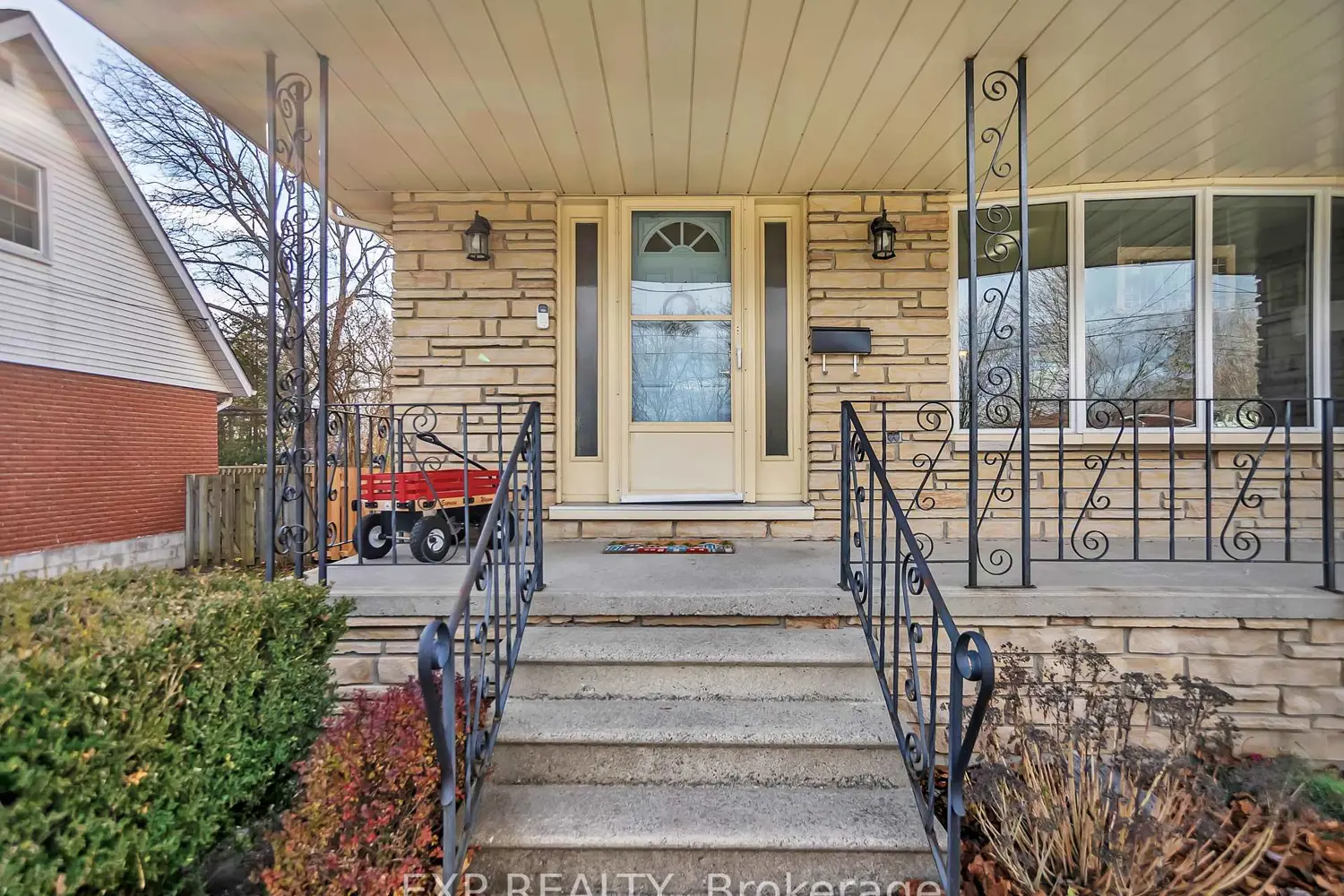 16 Applewood Drive photo 3