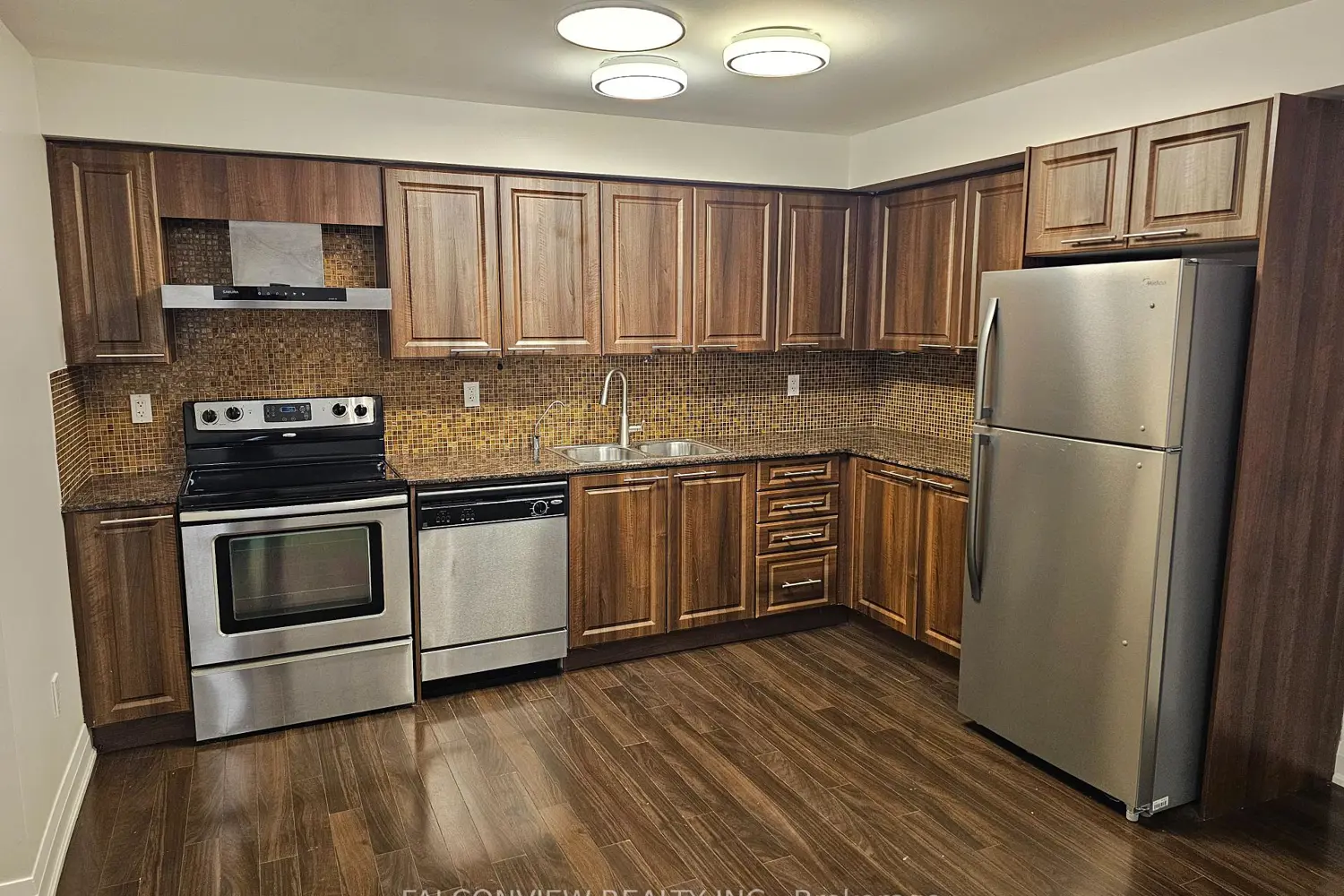318 John Street 125 photo 4