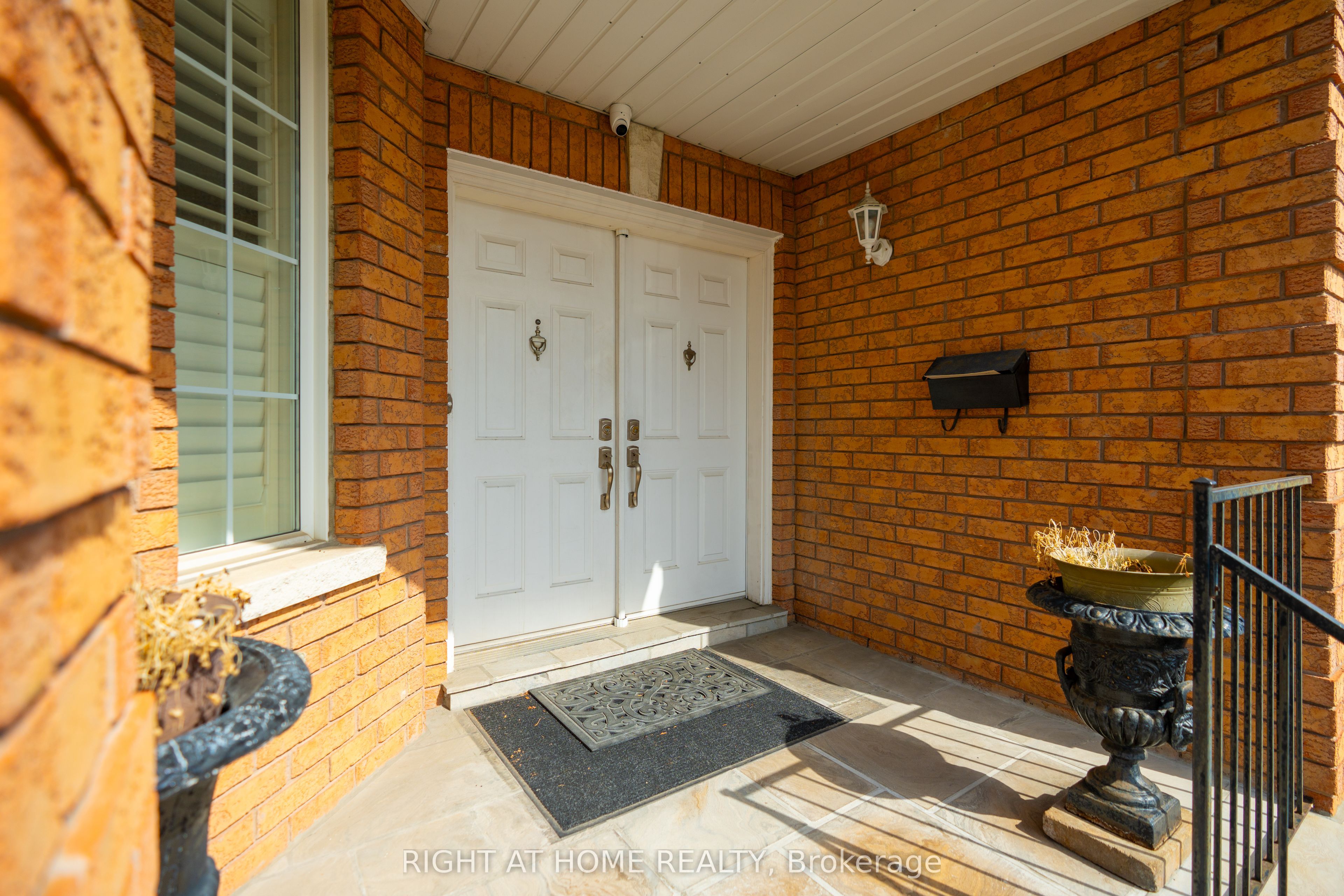 Additional image 2 of 284 Maple Leaf Drive, Toronto, ON, M6L 1P3