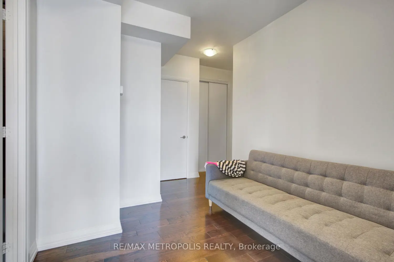 Additional image 15 of 460 Adelaide Street 2015