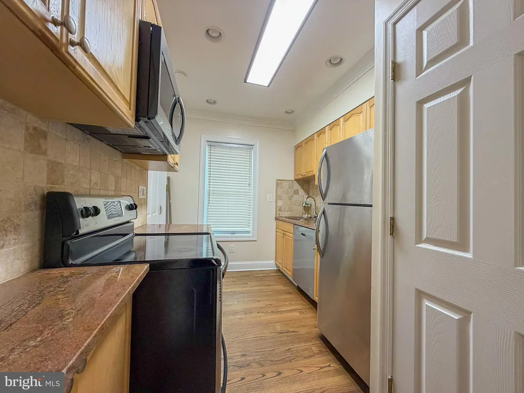 Additional image 8 of 318 11th Street SE, Washington, DC 20003