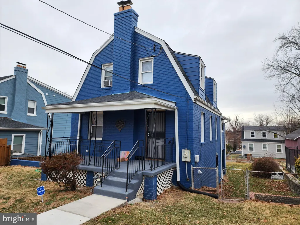 1120 44th Place SE, Washington, DC 20019