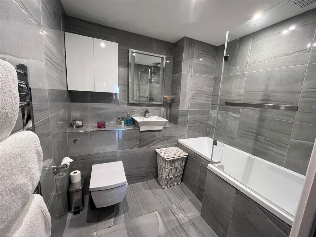 Additional image 3 of 2 Bed Flat, Tempus Tower, M3, N1 7GU