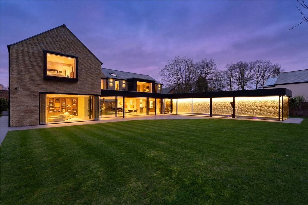 5 bed detached house for saleFarrer Lane, Oulton, Leeds, West Yorkshire LS26