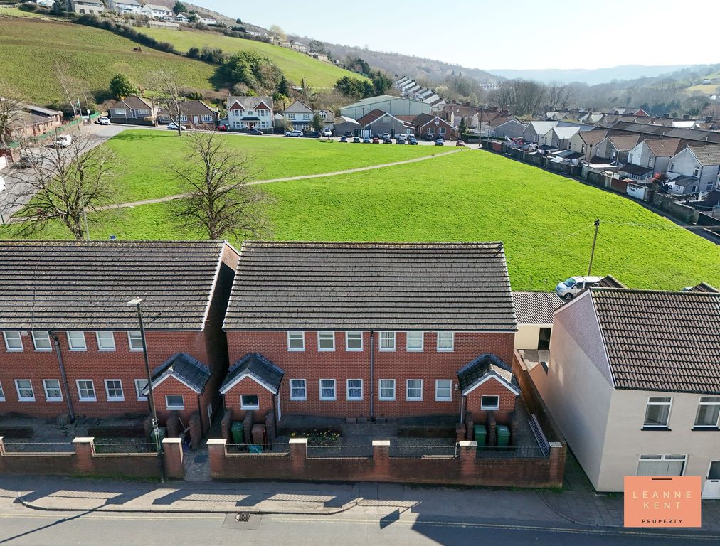 2 bed flat for saleHigh Street, Abertridwr CF83 photo 5