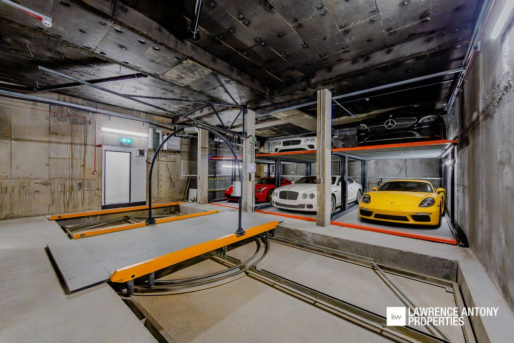 Primary image of 3 bed flat for saleGrand Parade, Leigh-On-Sea SS9