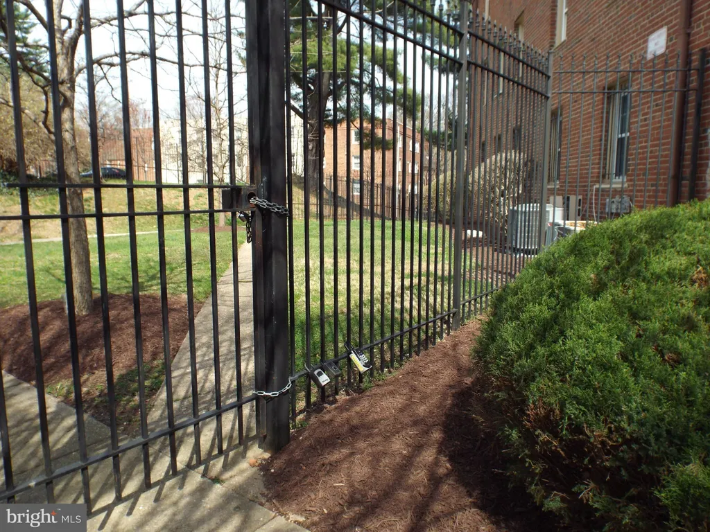 2111 Suitland Terrace SE Unit 101, Washington, DC 20020