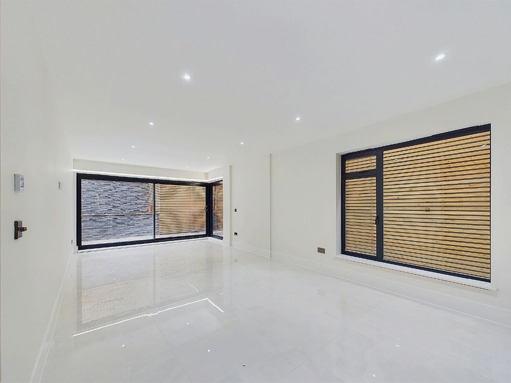 2 bed flat for saleSilver Leaves, Southill Road, Chislehurst, Kent BR7